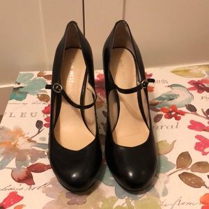 Black leather Nine West Mary-Janes